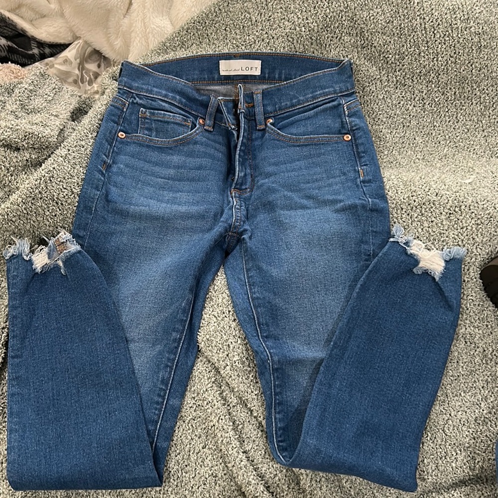 Loft skinny jeans with distressed hem (size 0)